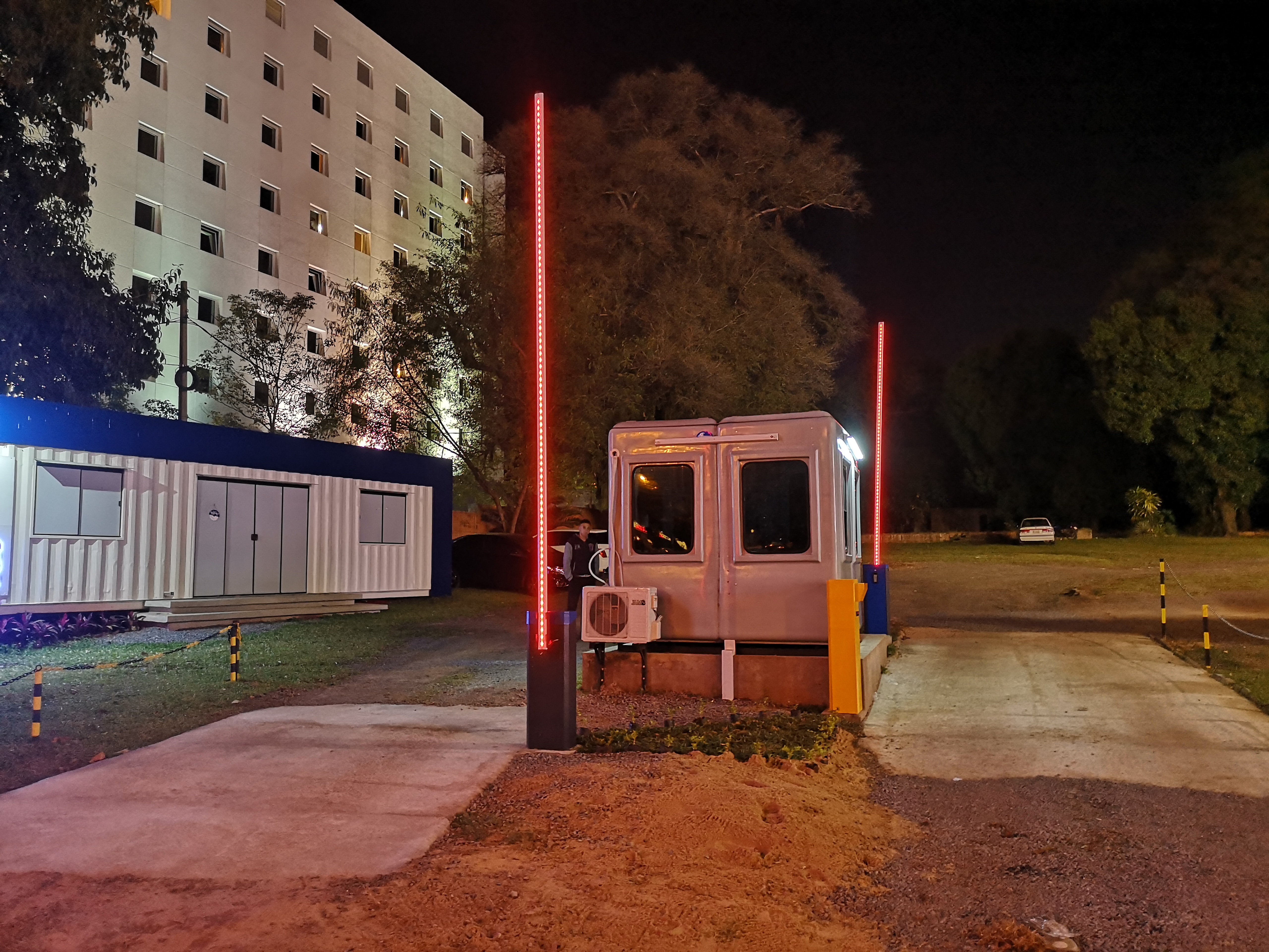 Instalación de sistema de control de acceso para estacionamiento wtc.